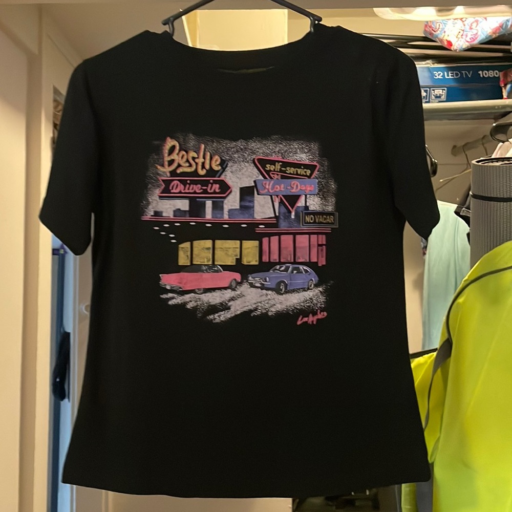 Vintage display graphic tee